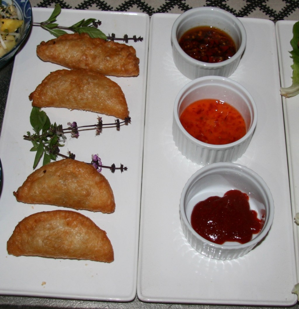 Vegetable curry puffs (Karipap&nbsp;sayur)