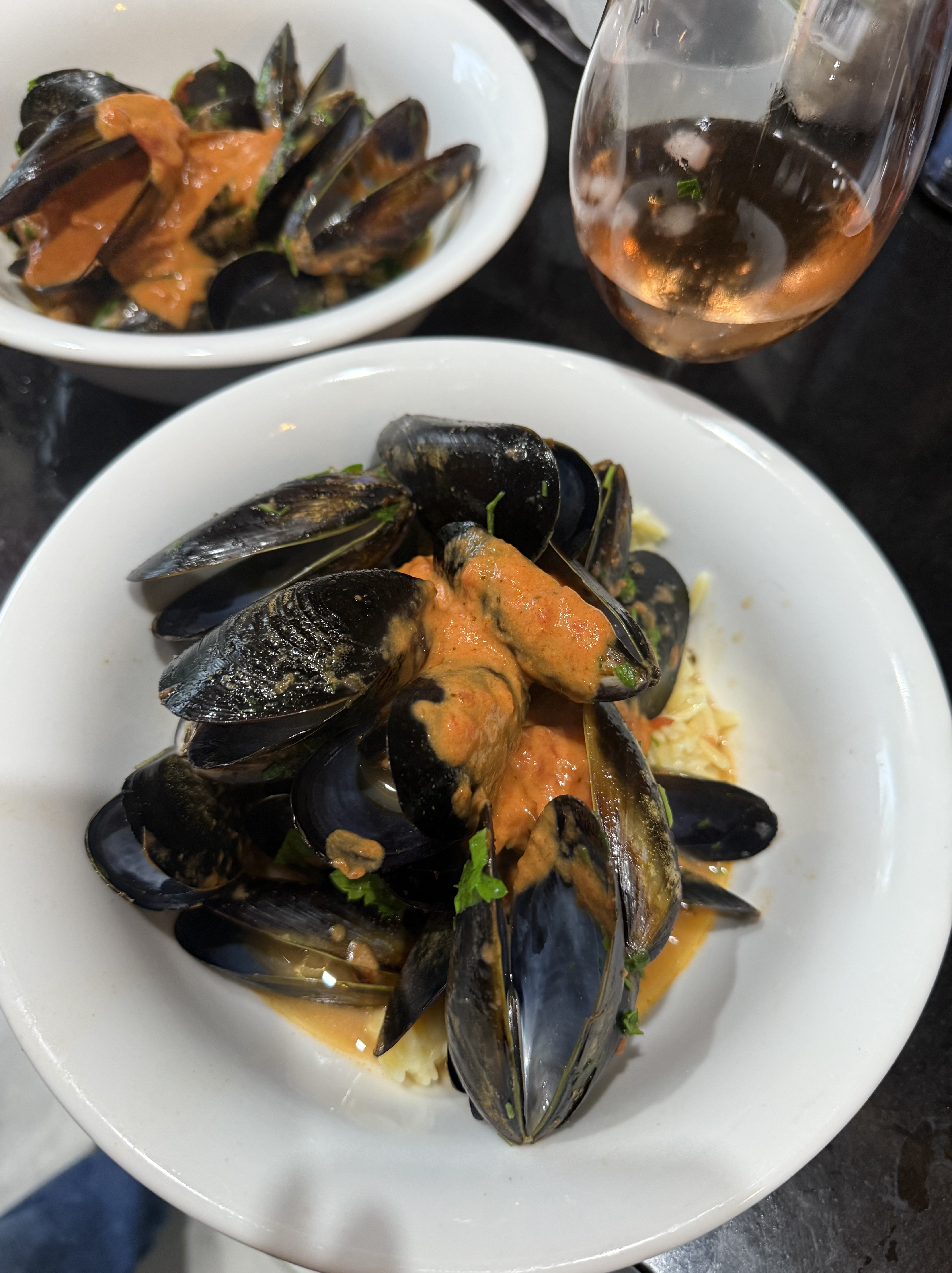 Mussels in tomato broth