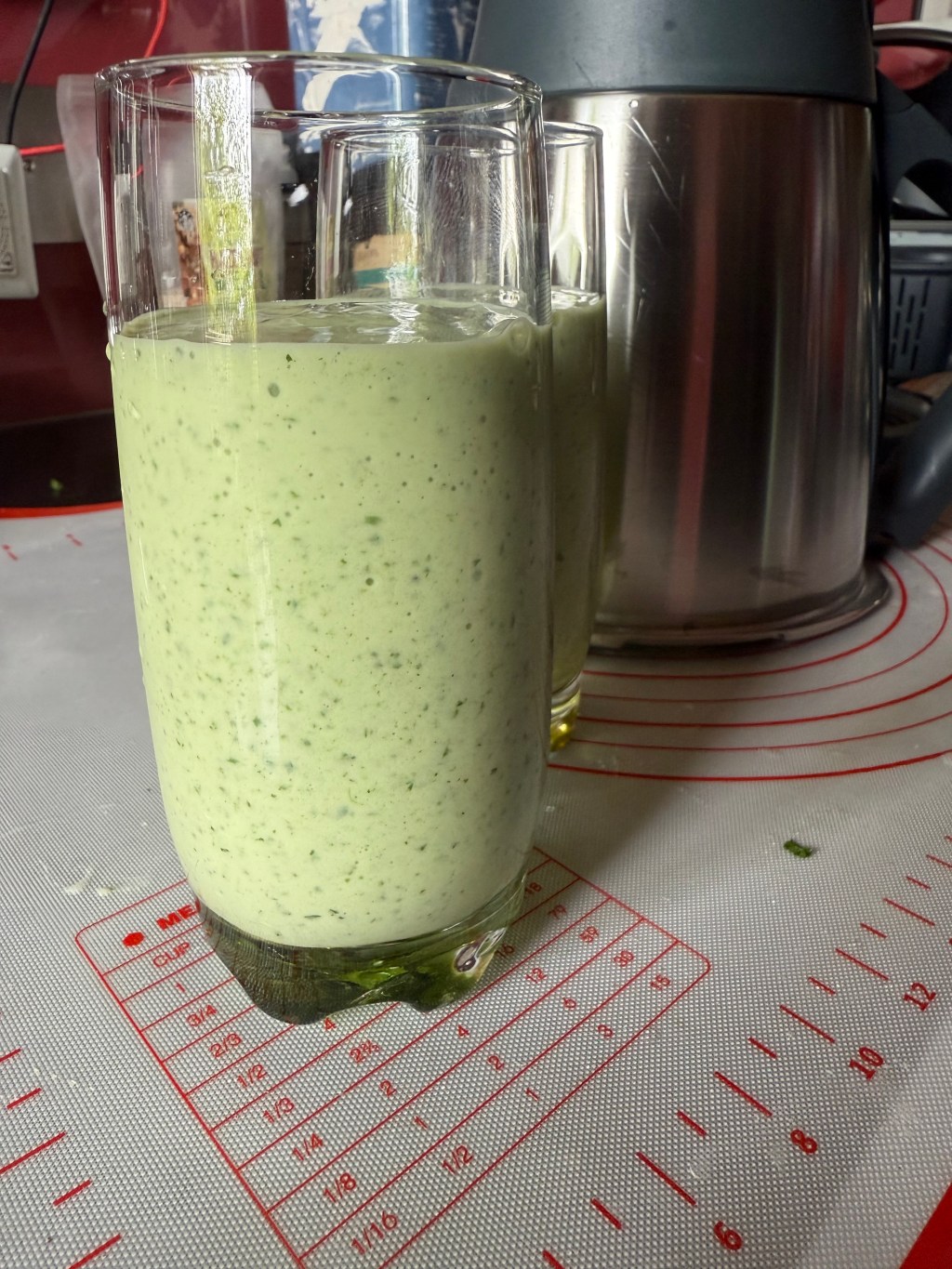*Banana and parsley&nbsp;smoothie