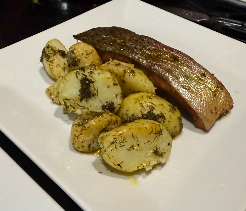 Hot-smoked salmon, potatoes and dill 