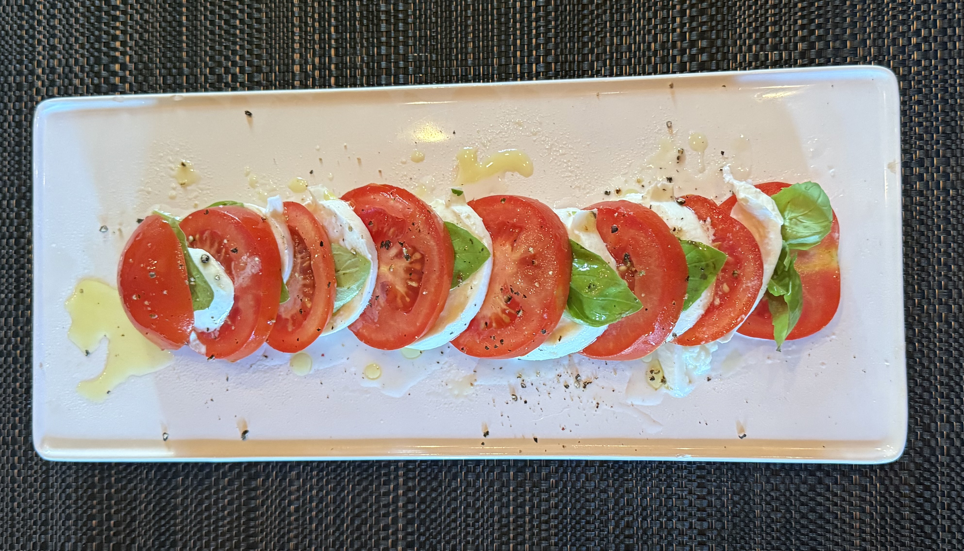 *Caprese di mozzarella di&nbsp;bufala