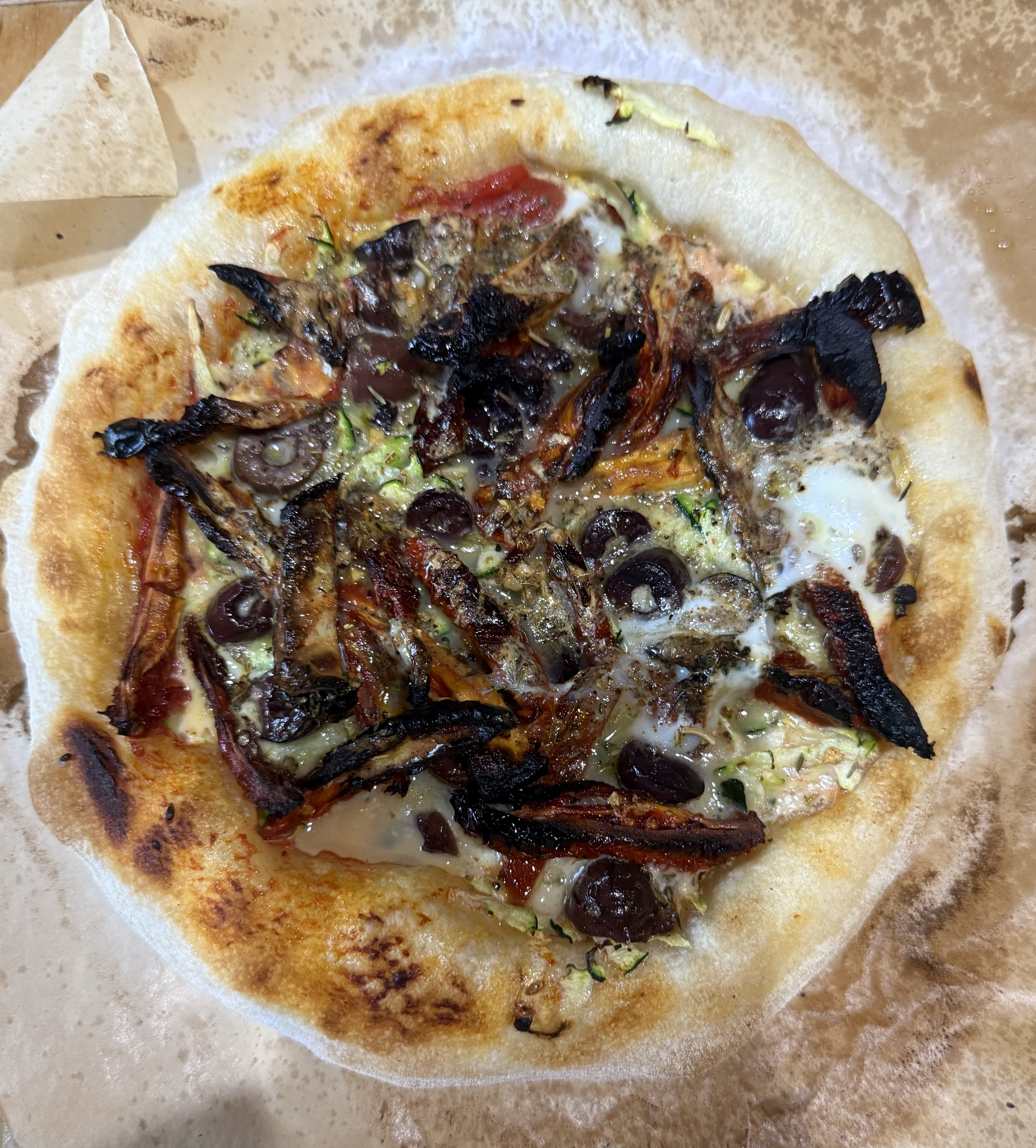 Egg and zucchini&nbsp;pizza