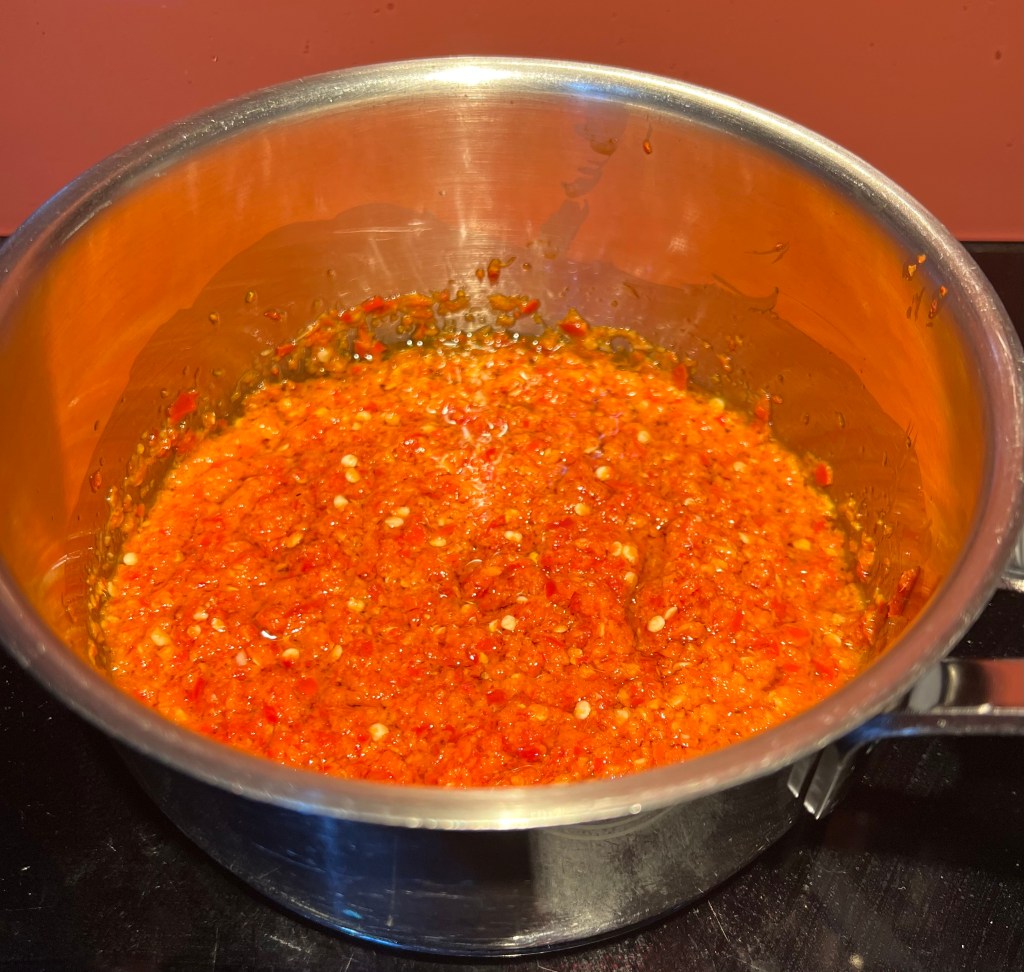 *Piri-piri sauce (Molho de&nbsp;piri-piri)