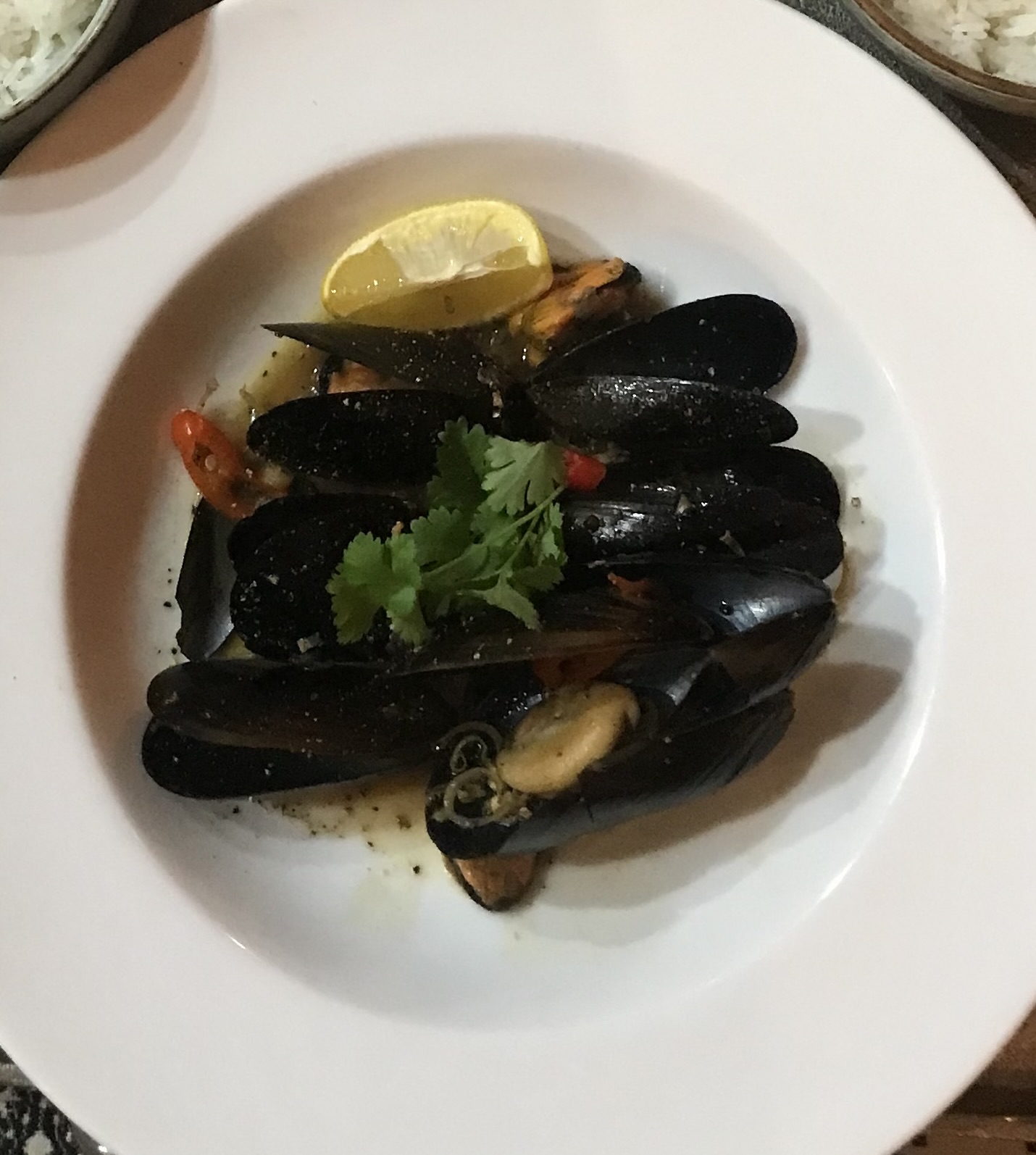 Mussels with lemon grass, chilli and garlic (Chem chép xa&nbsp;ót)