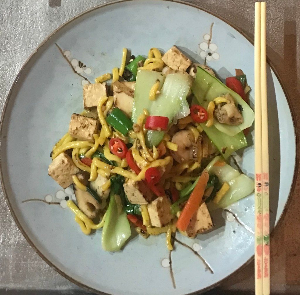 Wok fried noodles with tofu, prawns and&nbsp;vegetables