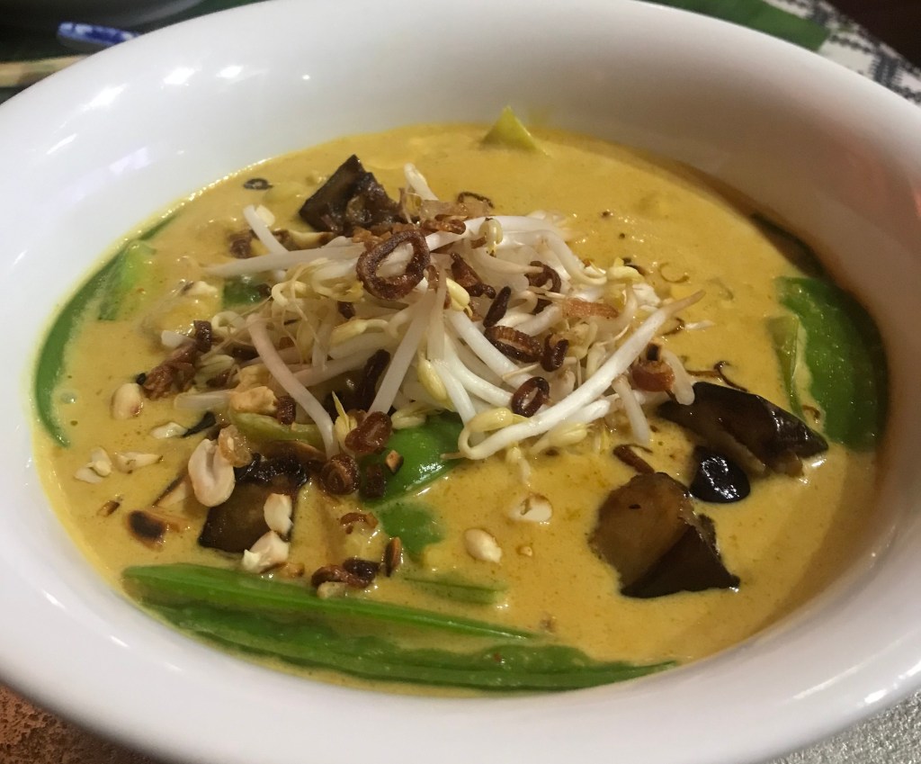 Turmeric and lemon grass vegetarian curry (Cà ri&nbsp;chay)