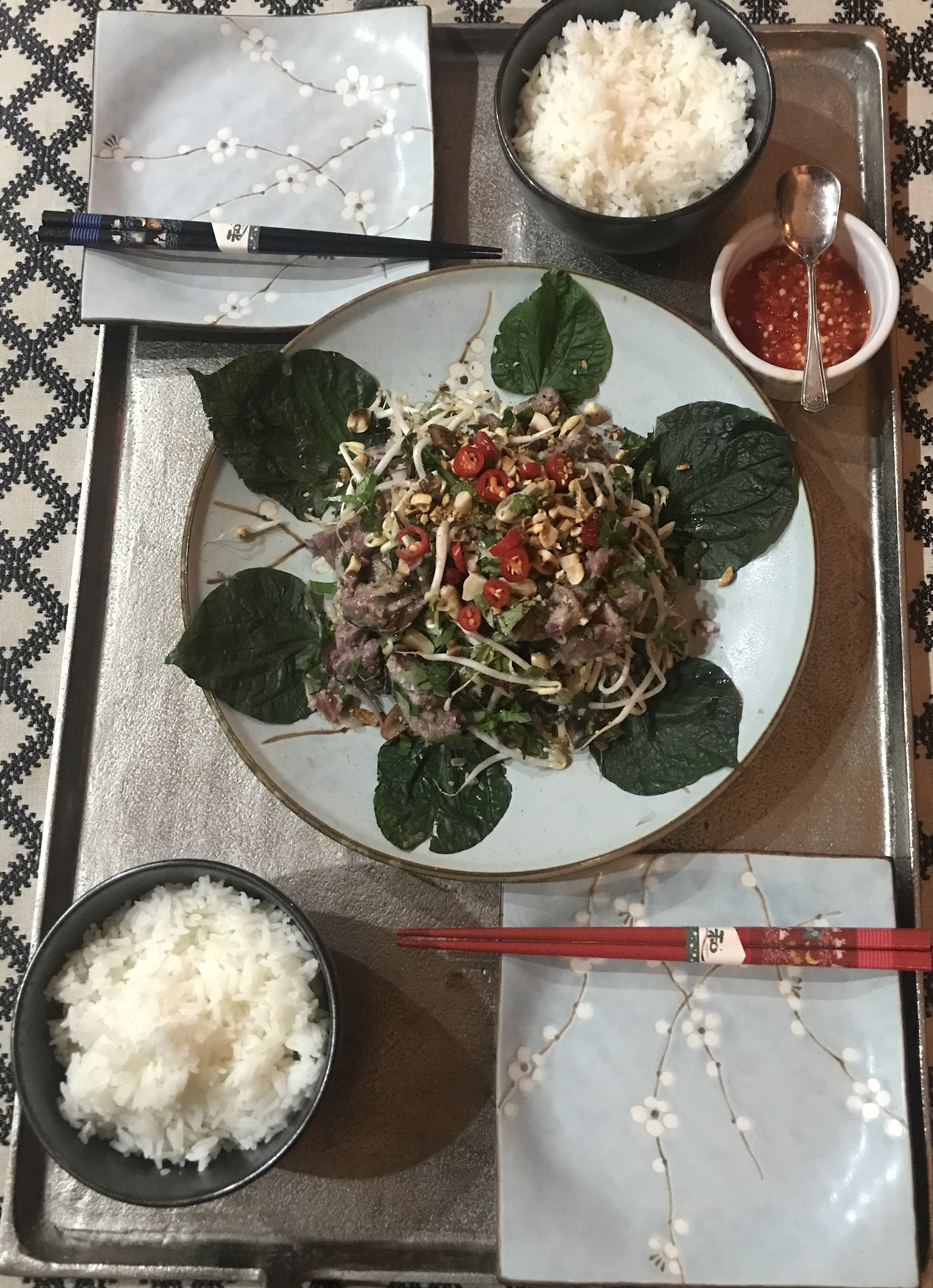 Lemon-cured sirloin (Bò tái&nbsp;chanh)