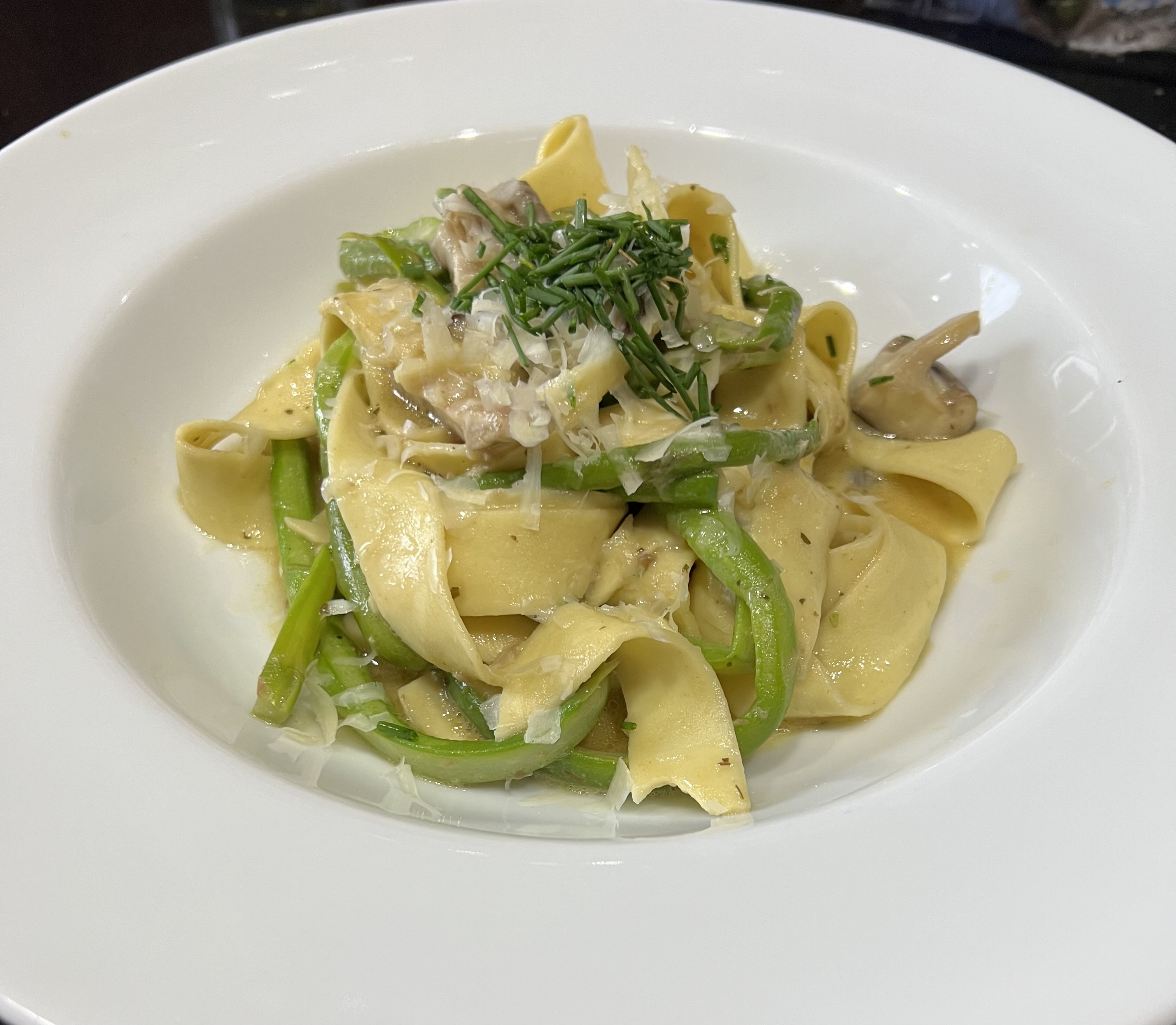 Pappardelle con spugnole e asparagi