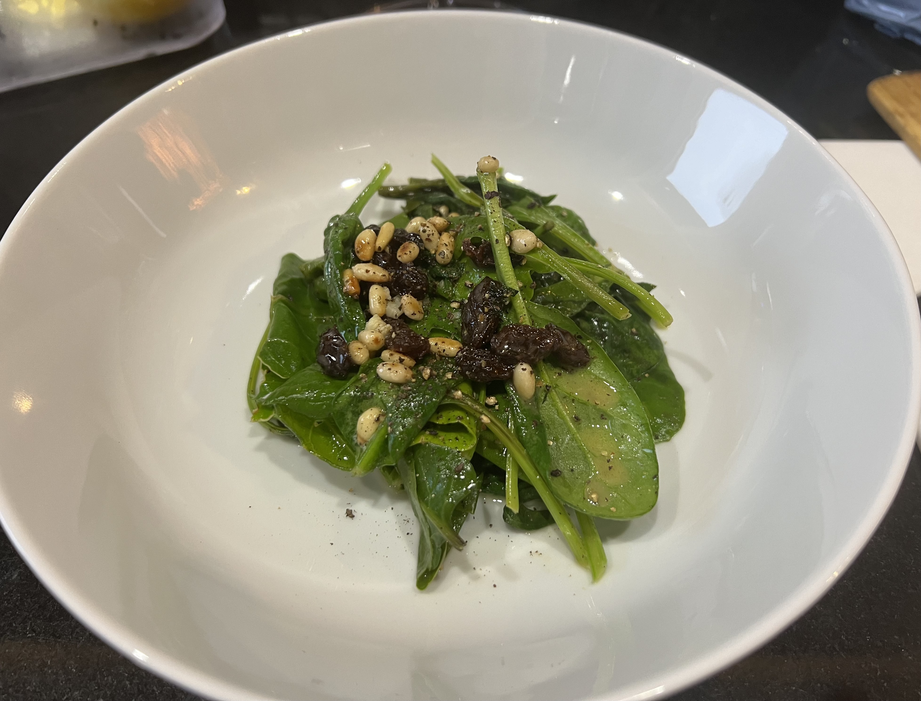 Spinaci con pinoli e&nbsp;uvetta