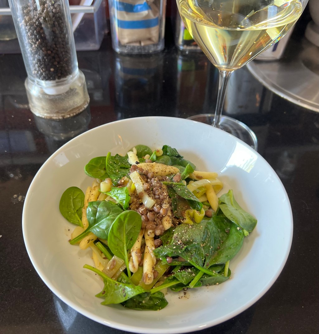 Whole-wheat pasta with lentils, spinach, and&nbsp;leeks