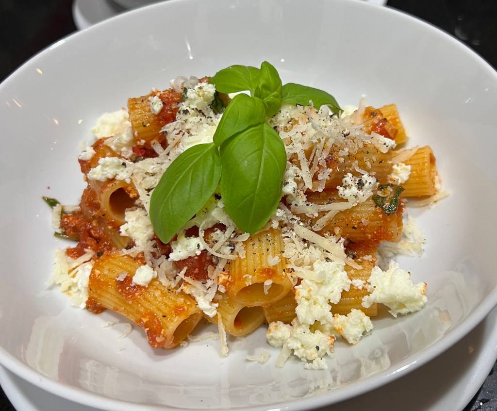 Rigatoni al pomodoro e&nbsp;ricotta
