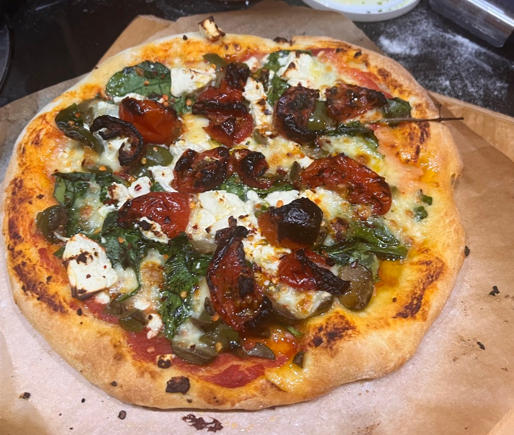 Spinach, feta and olive&nbsp;pizza