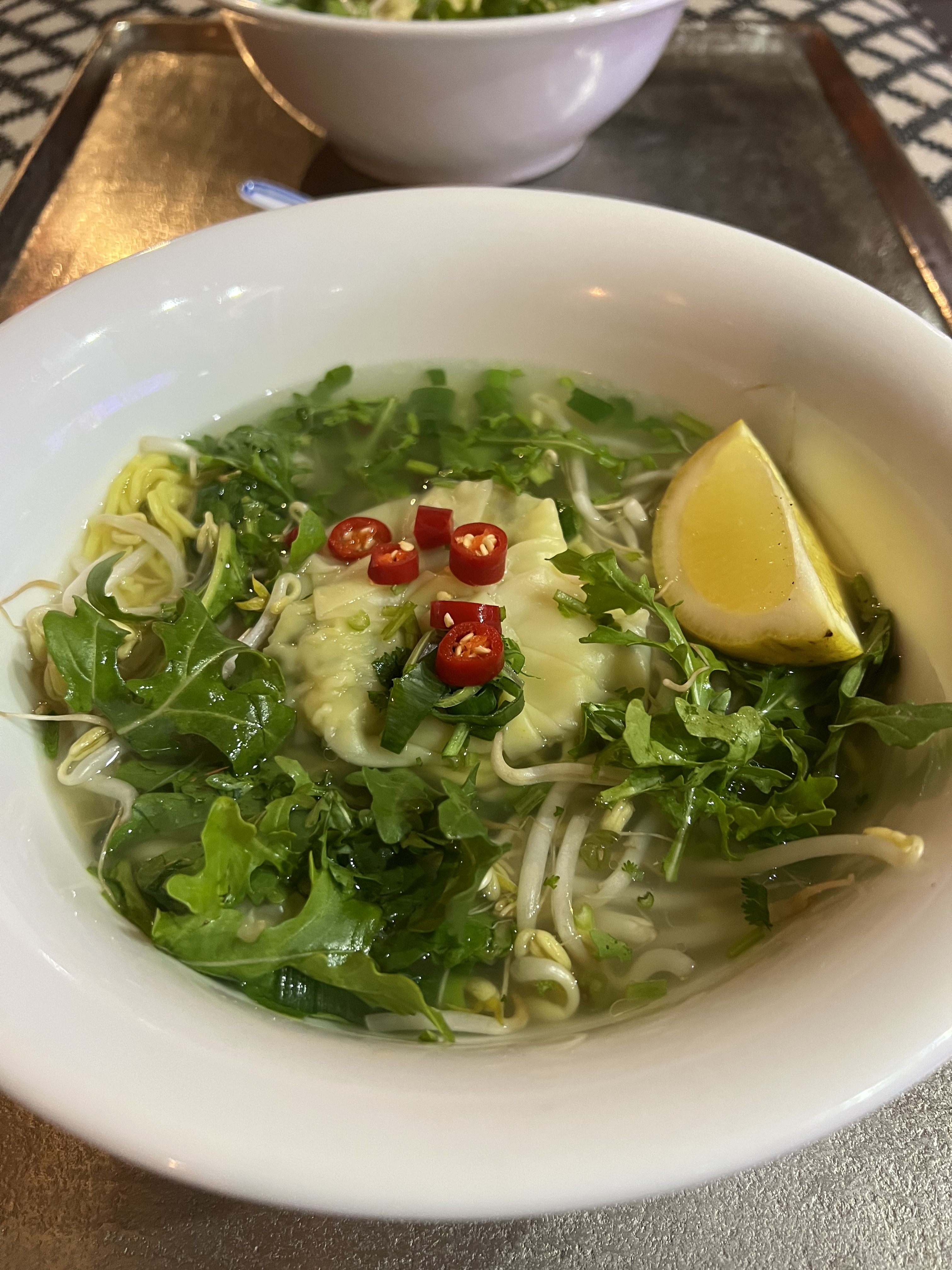 Egg noodle soup with prawn won tons (Mì sui&nbsp;cao)