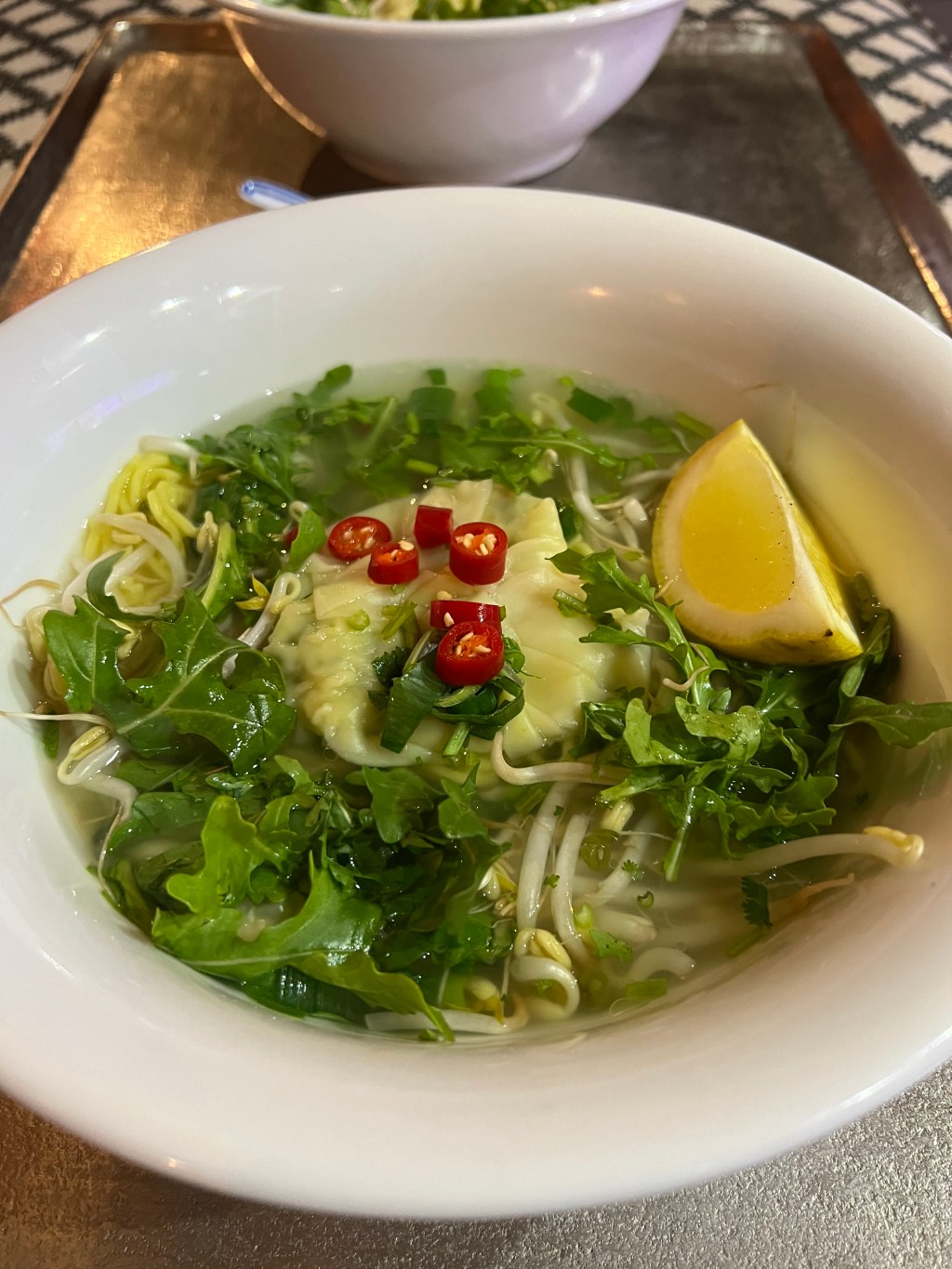 Egg noodle soup with prawn won tons (Mì sui&nbsp;cao)