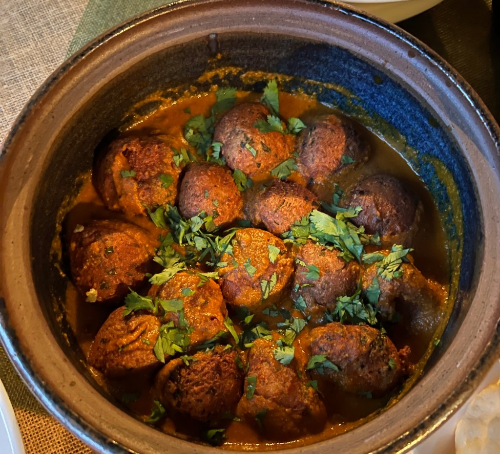 Potato & paneer balls in creamy tomato sauce (Malai&nbsp;kofta)