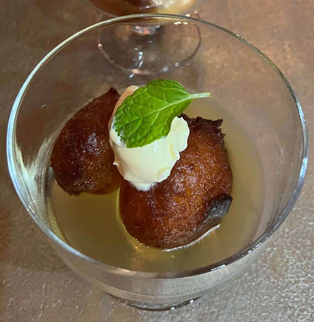 Milk dumplings in rosewater syrup (Gulab&nbsp;jamuns)
