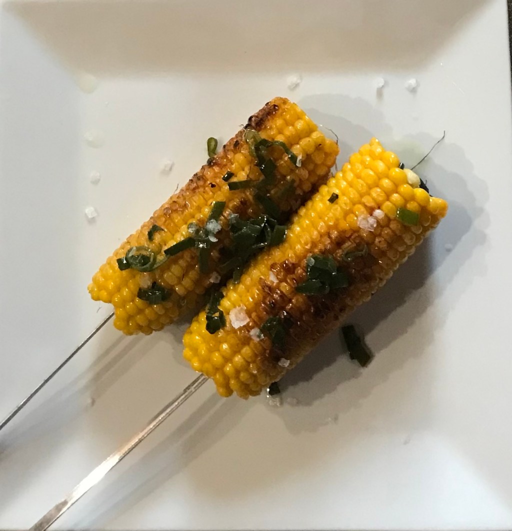 Grilled corn with scallion oil (Bắp nướng mỡ&nbsp;hành)
