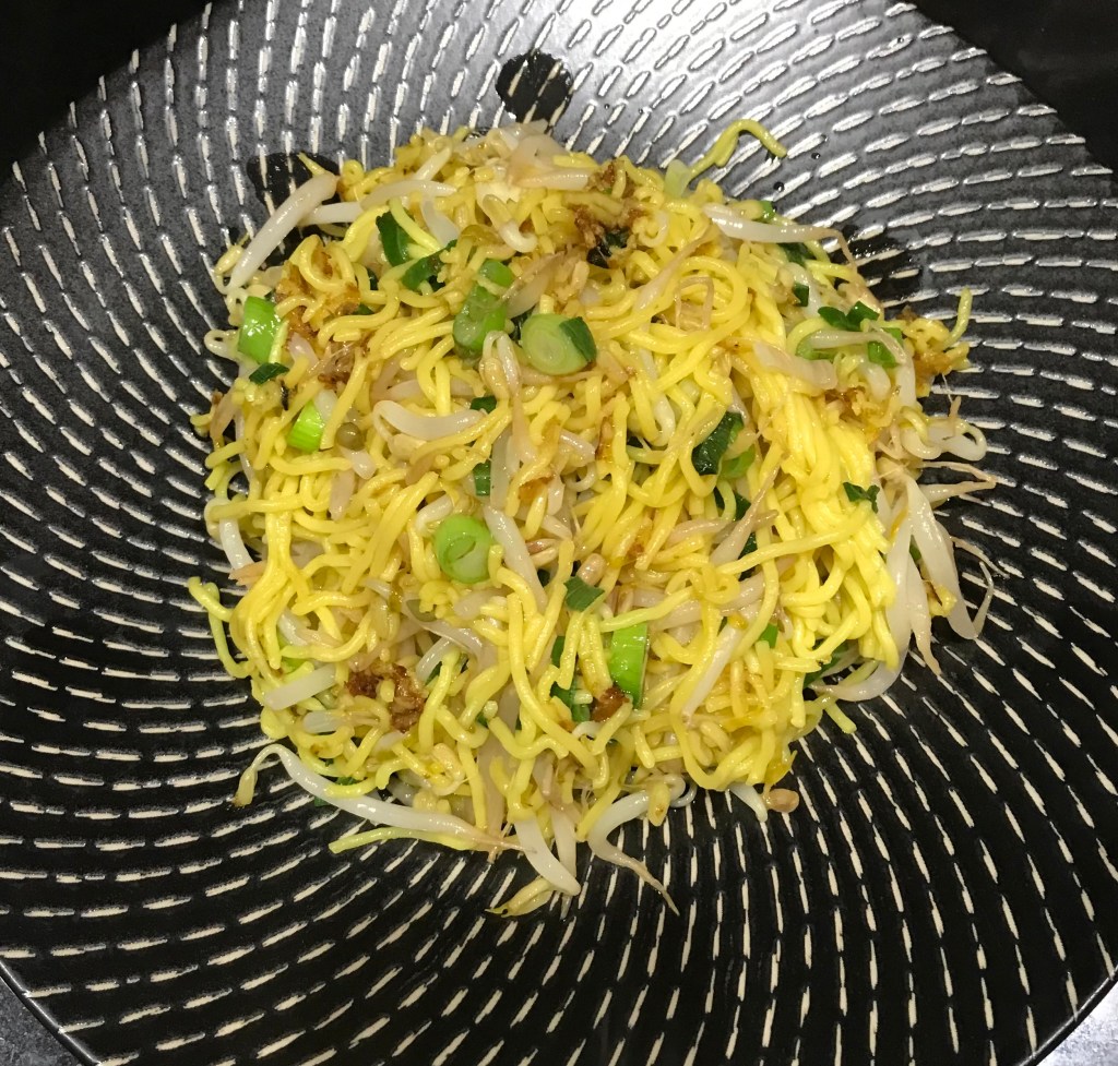 Fried Noodles with Bean Sprouts (Mi Xao&nbsp;Gia).
