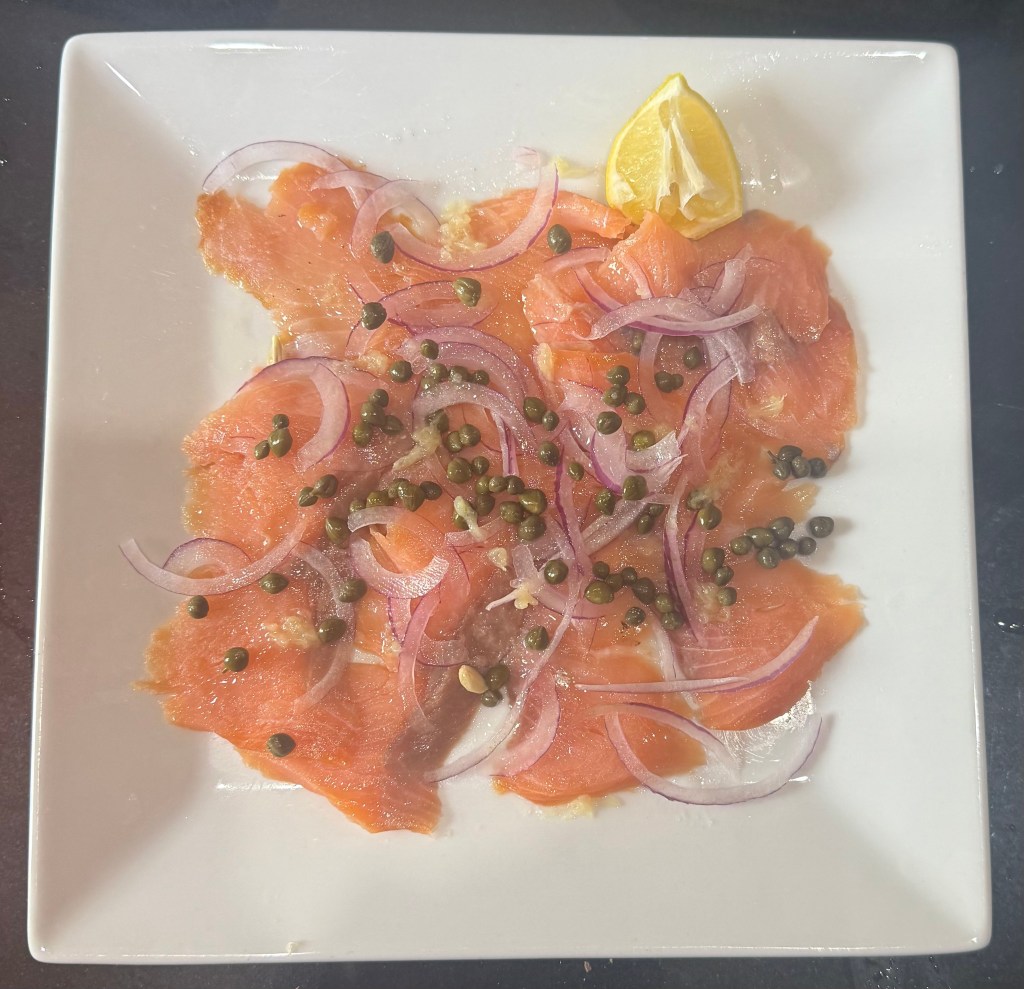 Smoked salmon with capers and red&nbsp;onion