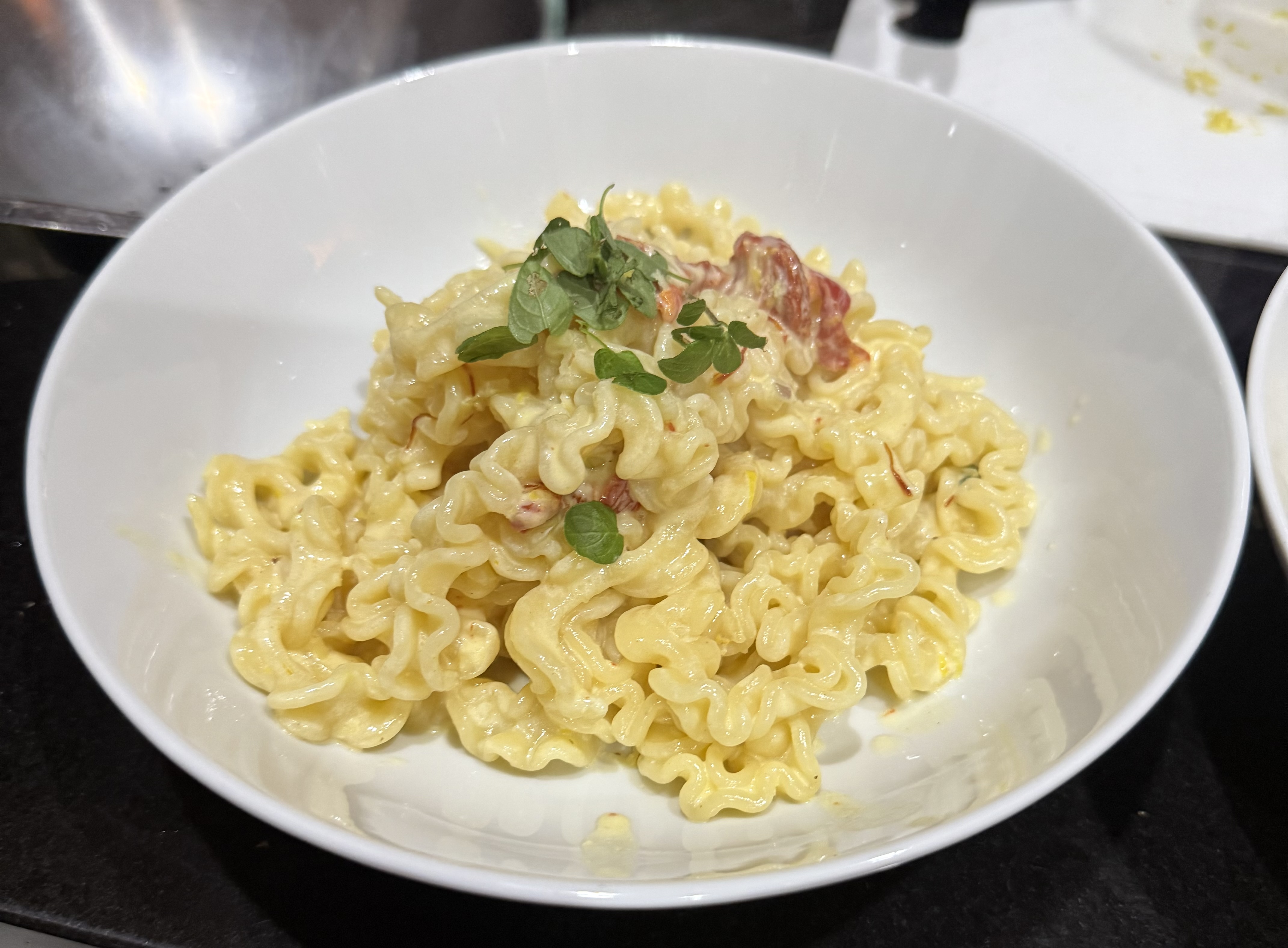 Pasta with tomato-lemon sauce