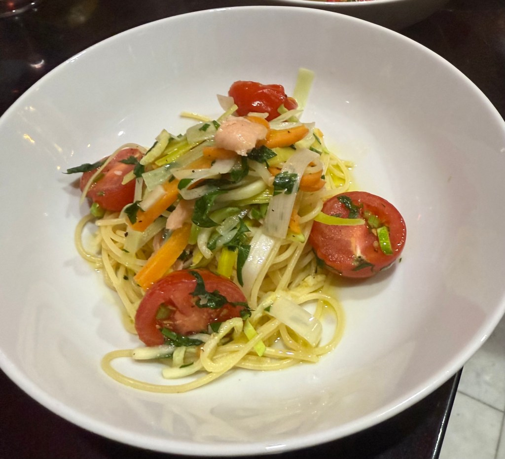 Spaghettini with hot-smoked salmon and vegetables (Spaghettini con salsa di salmone&nbsp;affumicato)