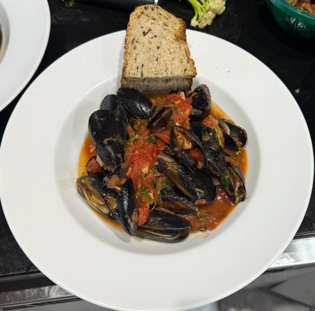 Galway Bay mussels with tomatoes and&nbsp;chilli