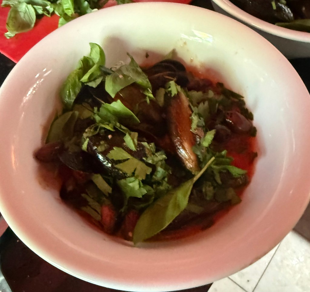 Cozze alla Siciliana (Braised mussels with tomato, chilli and&nbsp;olives)