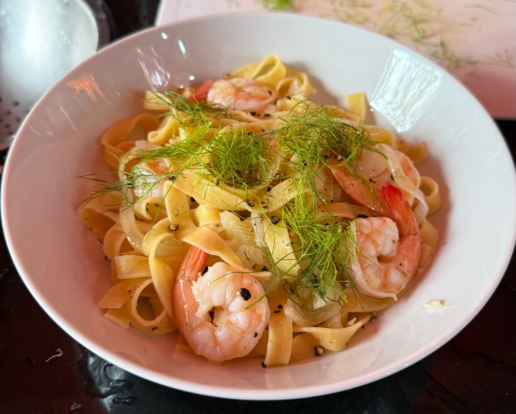 Tagliatelle con finocchio e gamberoni (Pasta with fennel and prawns)