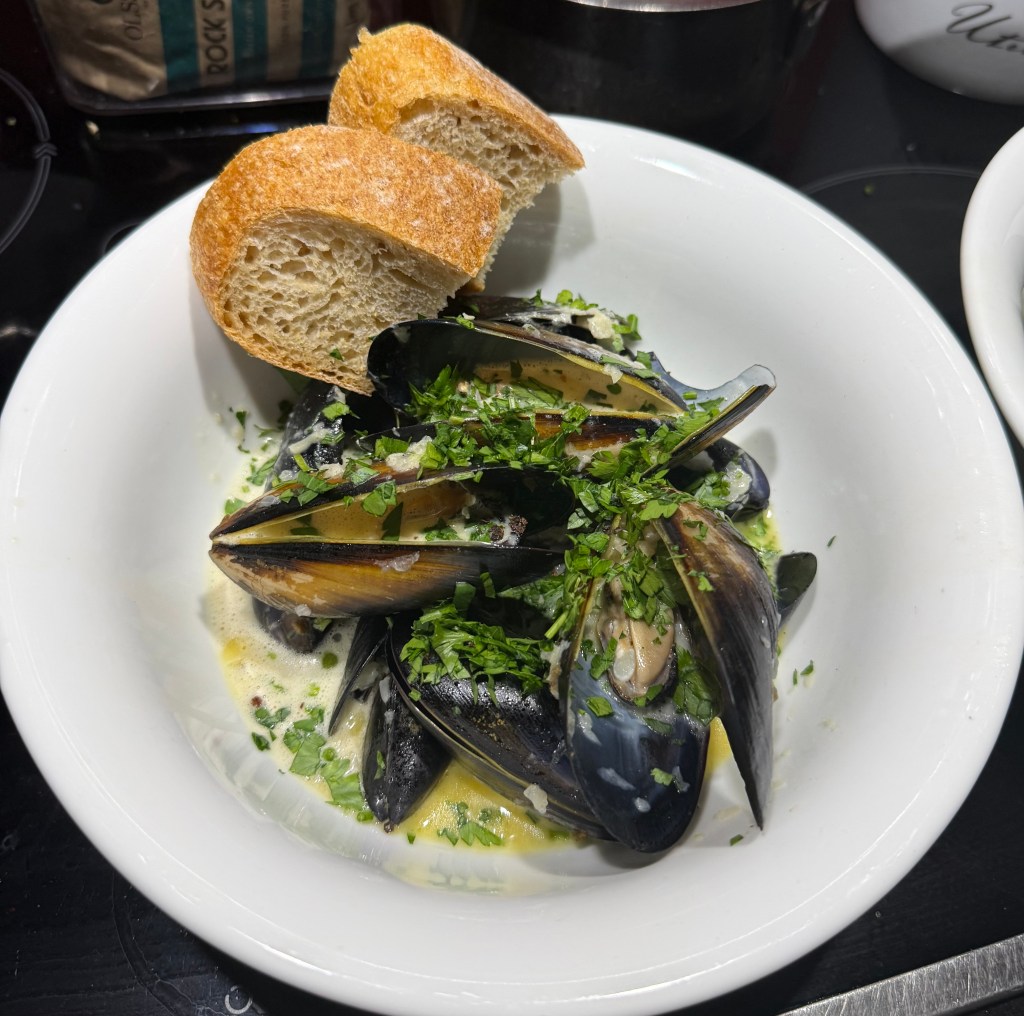 Mussels Dijonnaise (Steamed Mussels with Mustard&nbsp;Sauce)