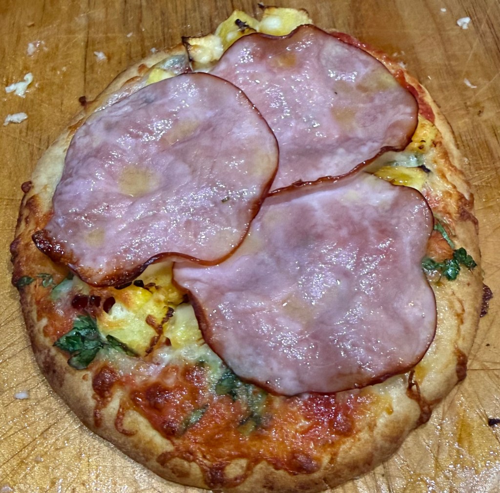 Ham and pineapple mini&nbsp;pizzas